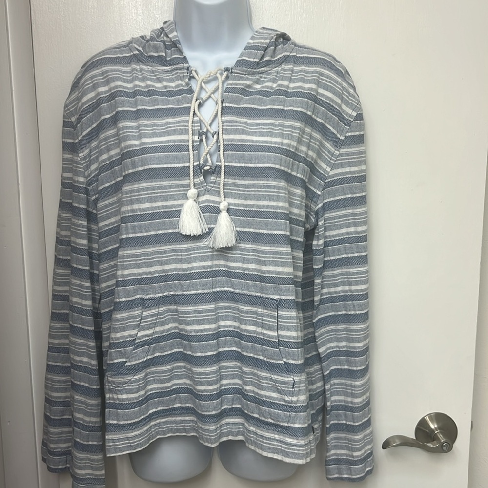 Roxy Paradise Calling Woven Poncho
Hoodie for Women, Sz. L. PTP 21.5” NWT